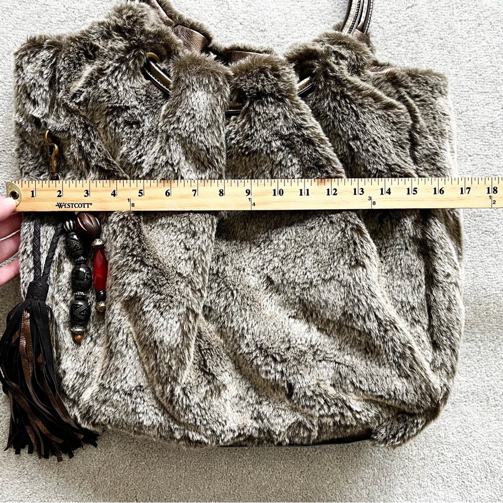 HOBO INTERNATIONAL DRESSED TO CHILL FAUX FUR BAG MODERN CHIC BOHO TRENDY - Picture 8 of 11
